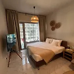The Chic Retreat, Stylish Studio Close To Yas & Airport