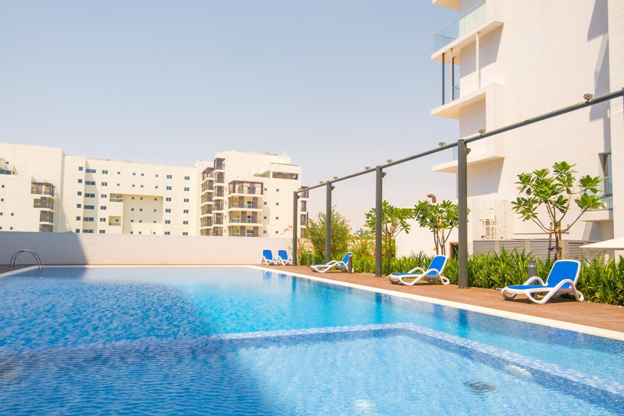 The Chic Retreat, Stylish Close To Yas & Airport Apartment
